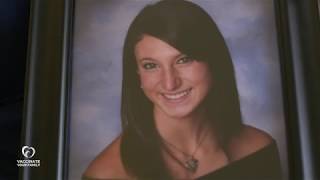 A photo of a teenage girl smiling for her senior picture 