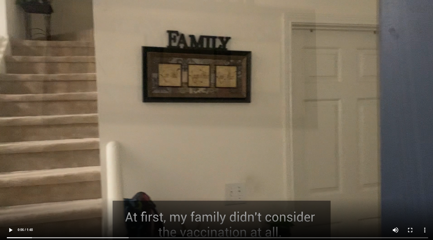 A family room shows a staircase and "family portrait" above English subtitles 