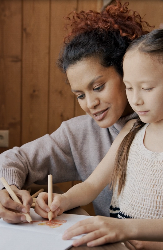 Image of a mother drawing with her daughter